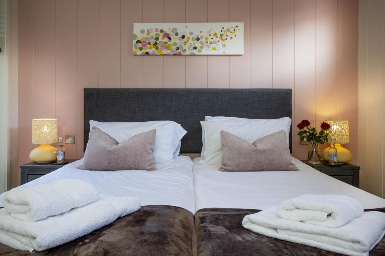 Whileaway Lodge, Strawberryfield Park Чедър Екстериор снимка